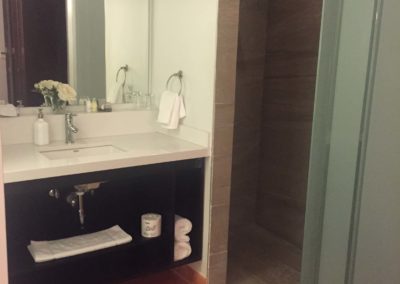 La Terraza de San Juan complete bathroom